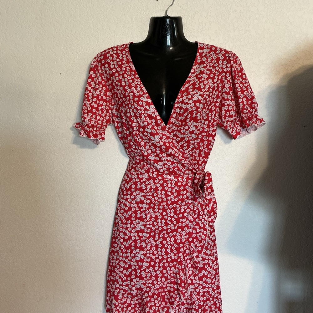 Relipop Women’s Floral Mini V-Neck Wrap Dress in size M